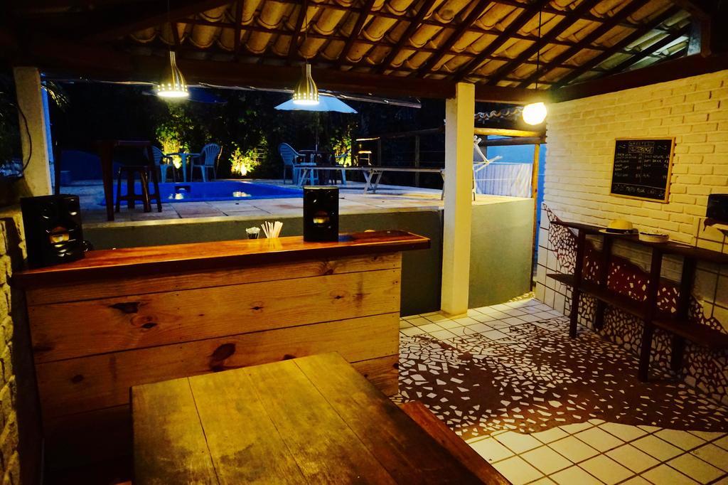 Novos Baianos Hostel E Pousada Porto Seguro Exterior foto The bar at the beach resort